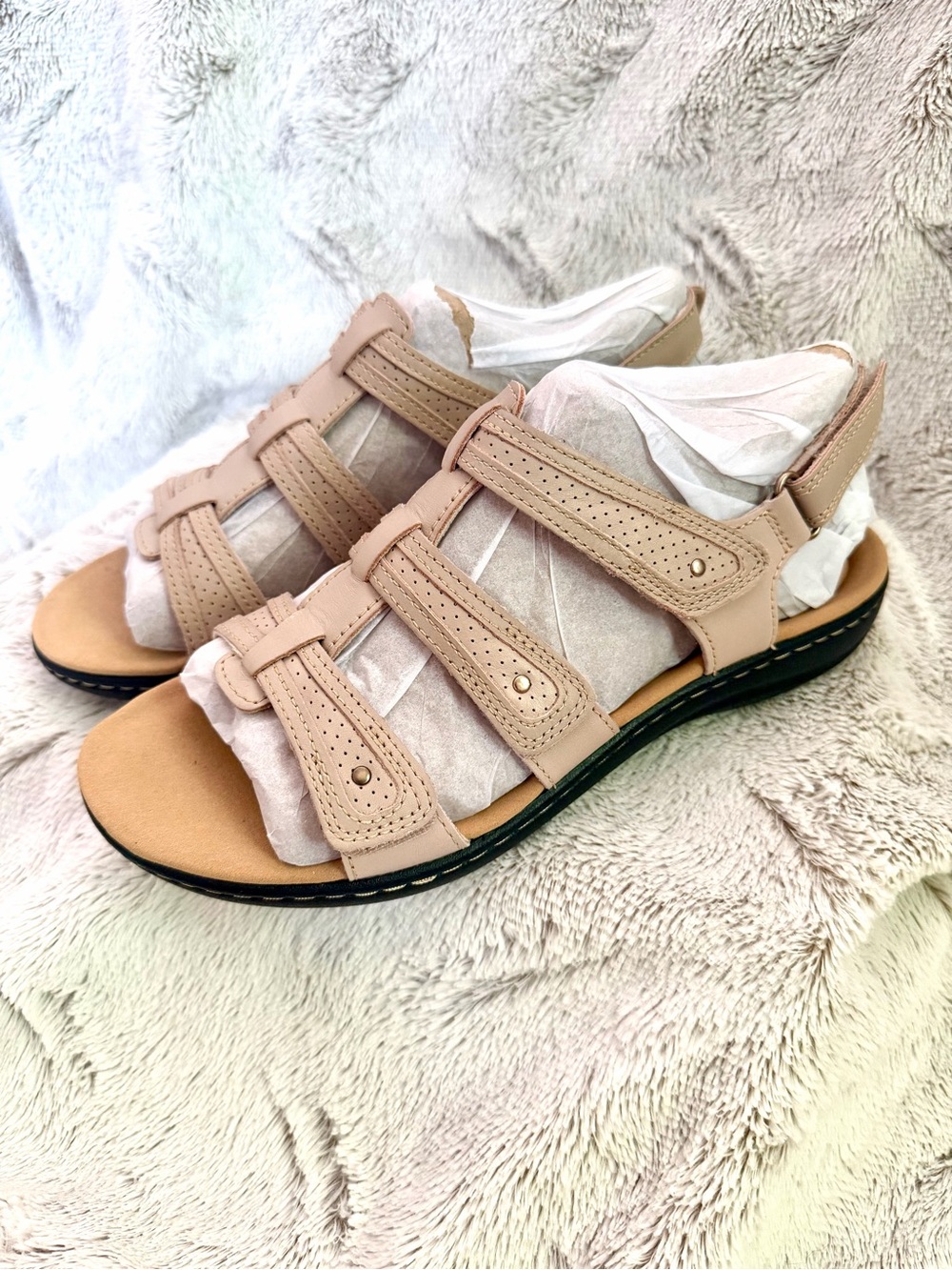 Clarks Laurieann Ivy Sandal in new condition